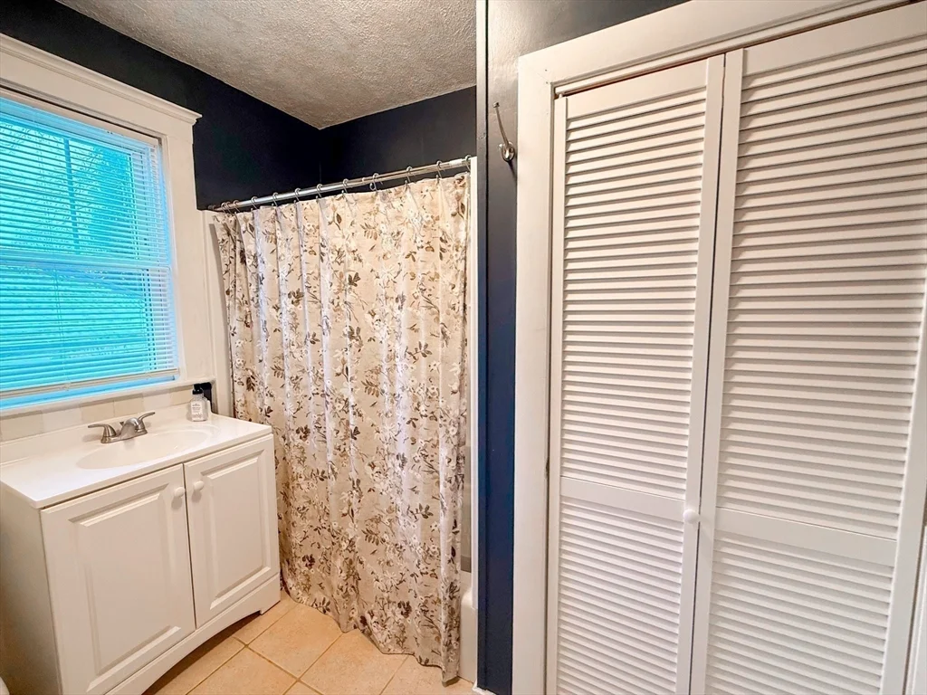 66 Riverview Ave, Waltham