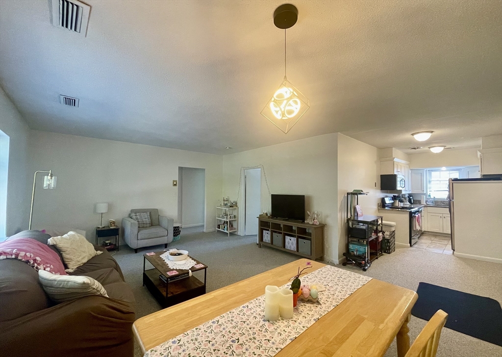 10 Lake Shore Ct, Brighton