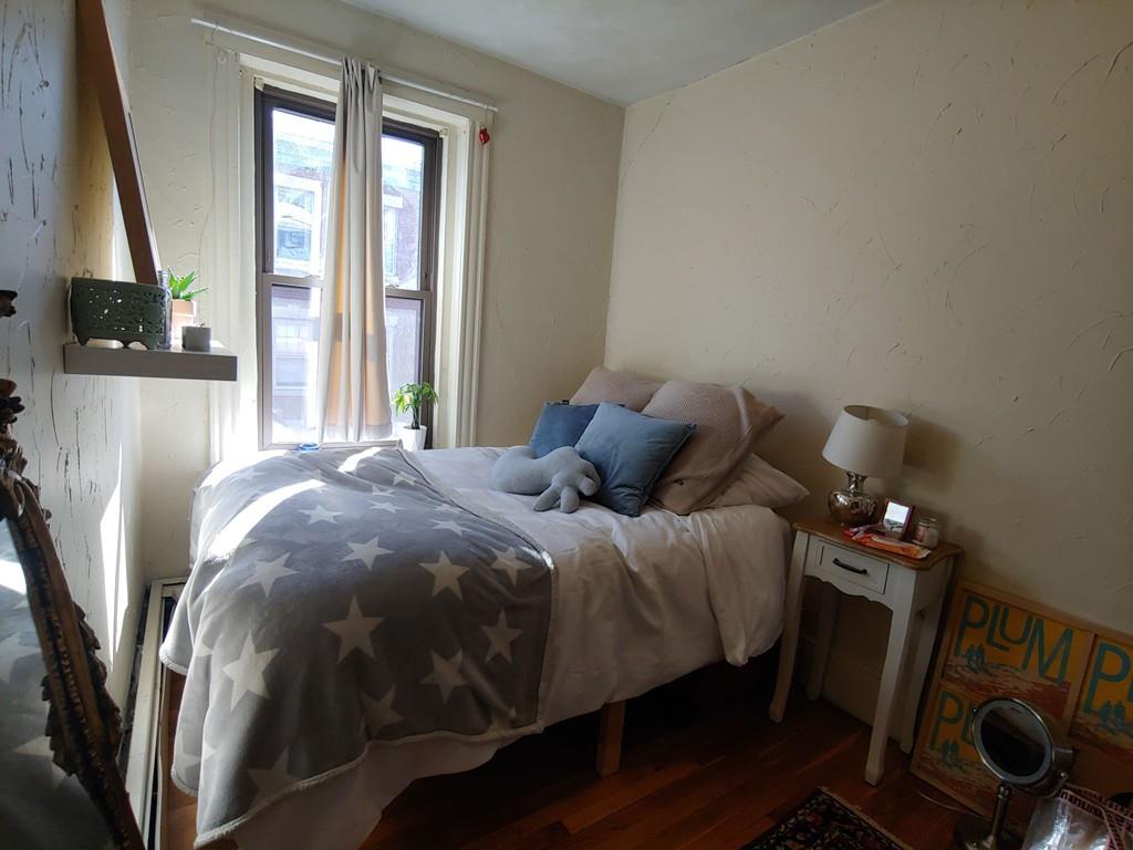 3 bed, 1 bath apartment for rent at 71 Phillips St Unit 4, Beacon Hill — photo 7 of 9