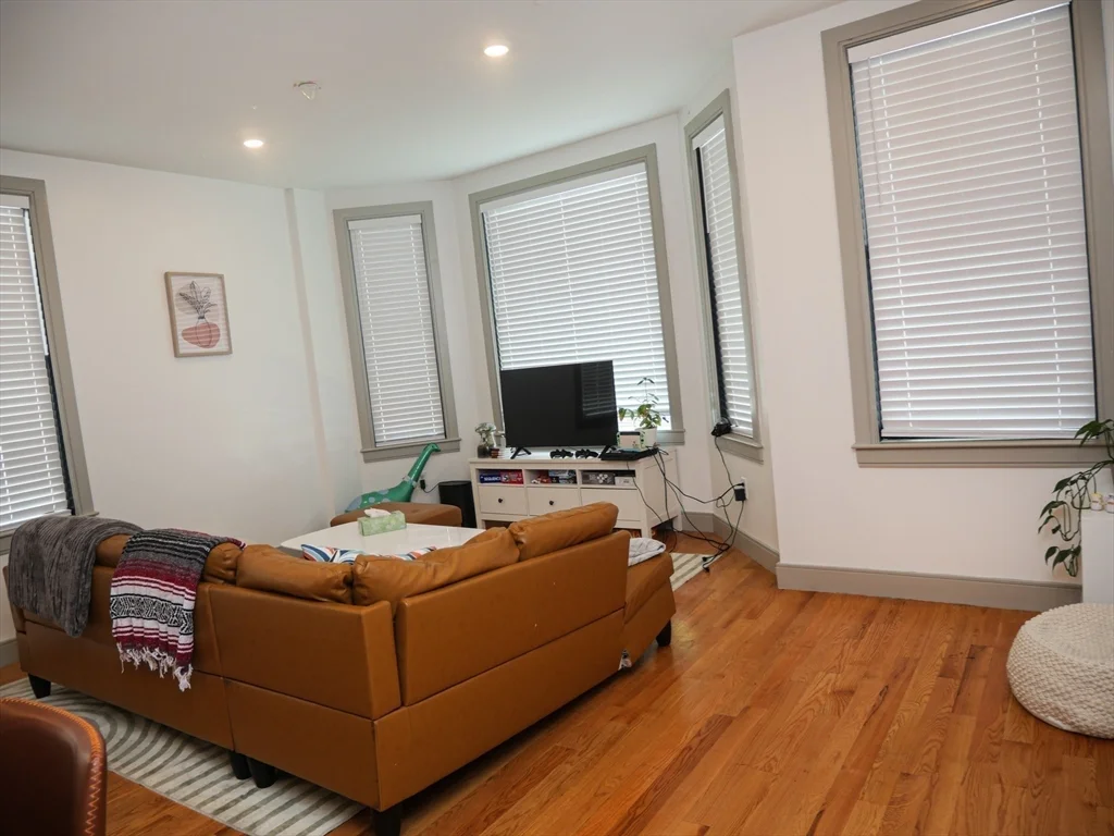 15 Maywood, Roxbury