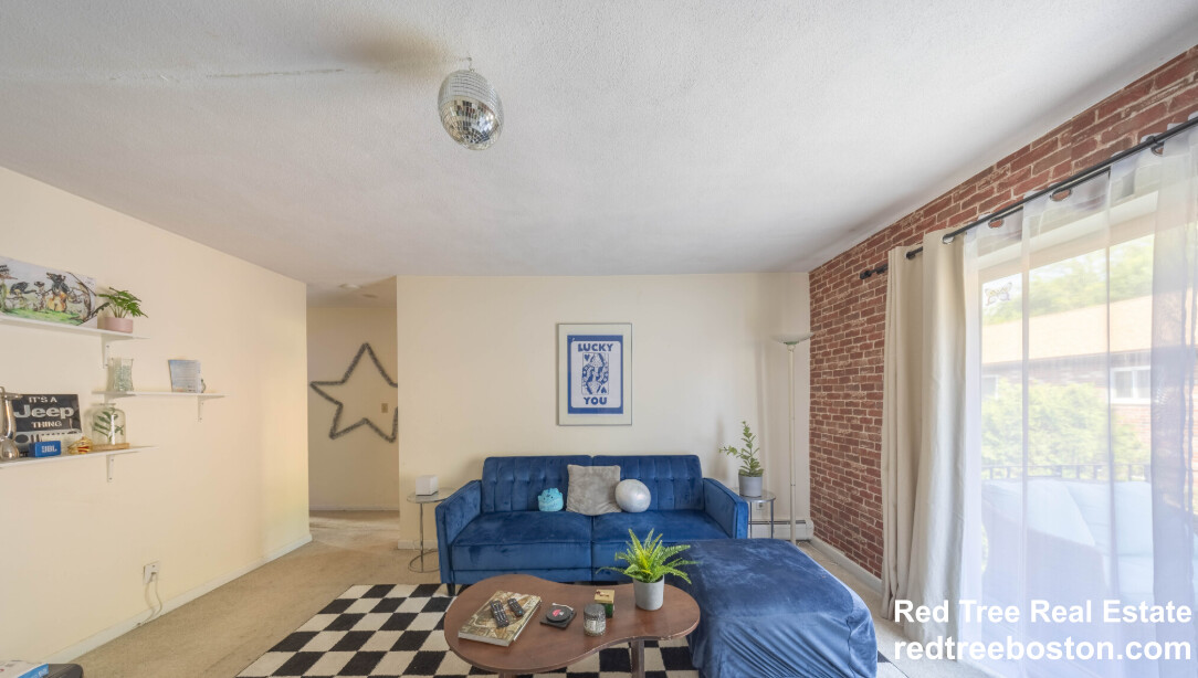 31 Westgate Rd, Chestnut Hill