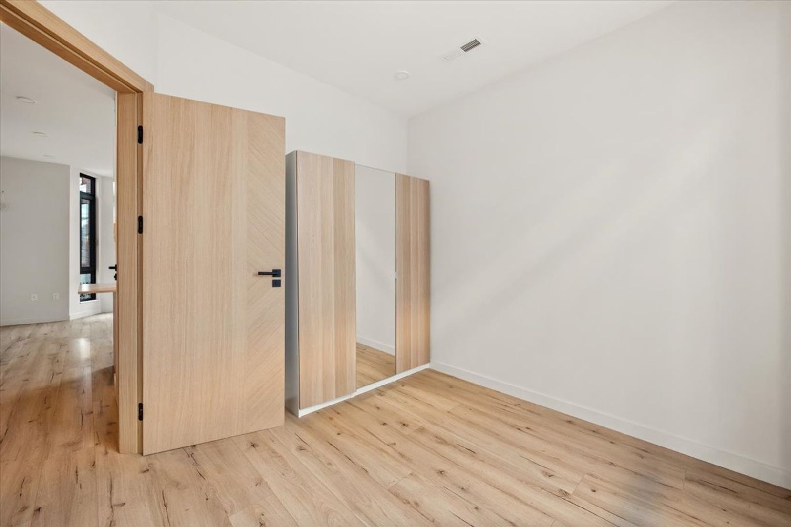 6 National St, South Boston