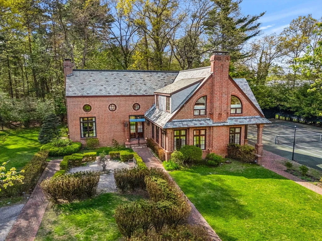 110 Juniper Rd, Belmont