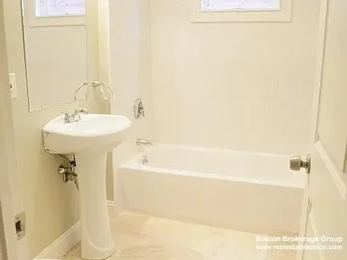 4043 Washington St, Jamaica Plain