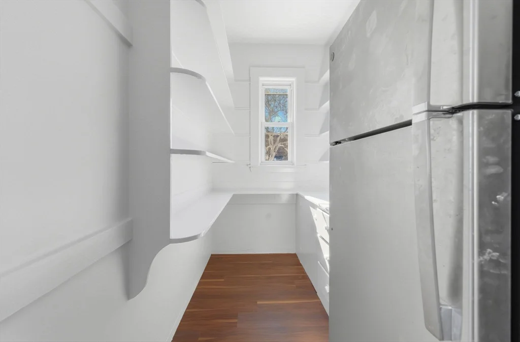 9 Sumner Sq, Dorchester