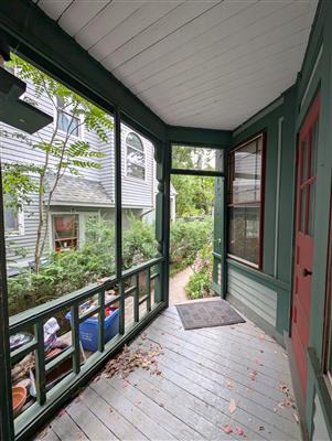 8 Hurlbut St, Neighborhood Nine