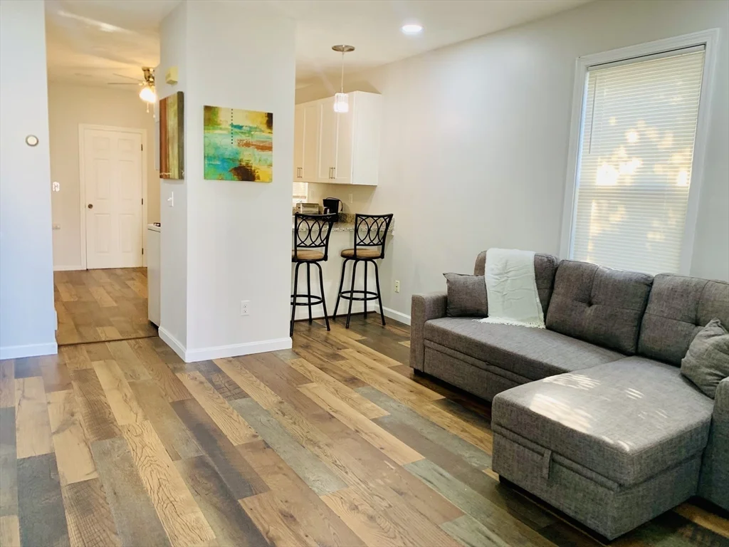 400 Charles, Edgeworth