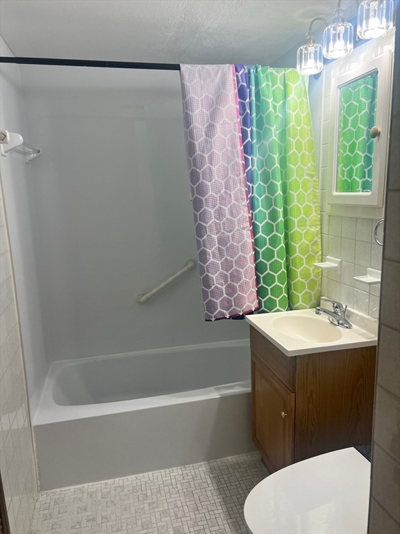 32 Pleasant Dr, Stoughton