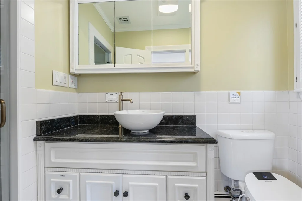 10 Stonewood Dr, Newton