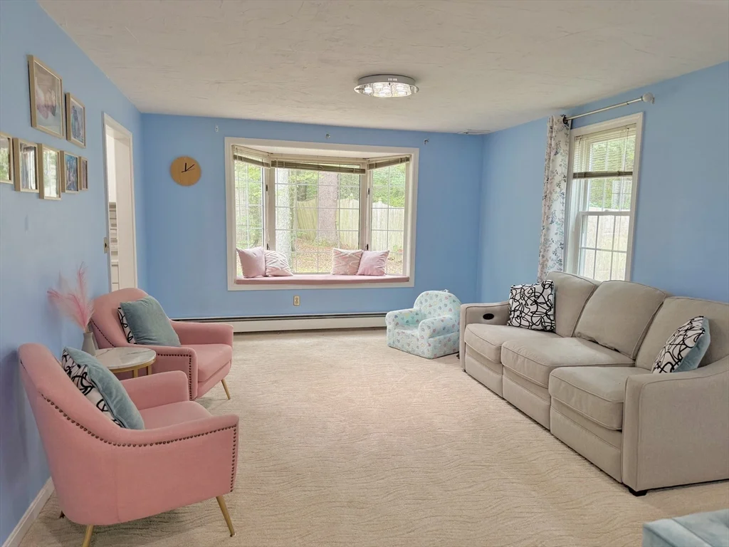 25 Homeward Ln, Natick