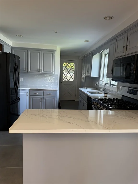 23-25 Bates Rd, Swampscott