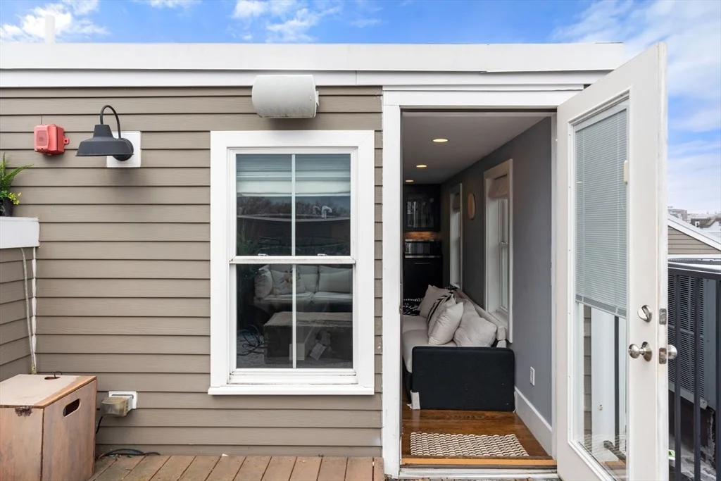 12 Mohawk St, South Boston