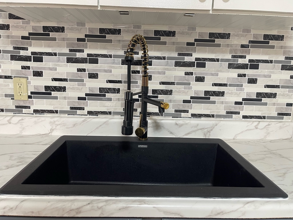 462 Main St, Gardner