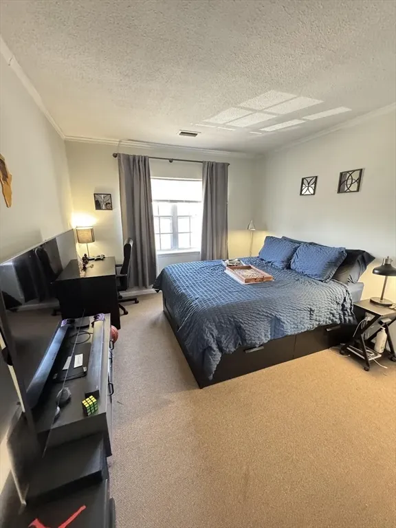 214 Lake Shore Rd, Oak Square