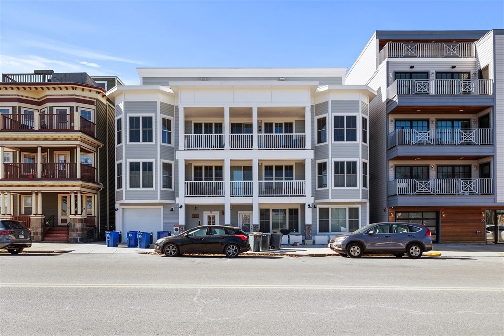 37 Farragut Rd, South Boston