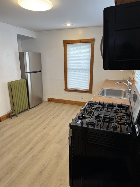 49 Green St, Zip 01830