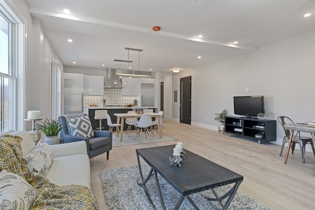 88 Dover St, Davis Square