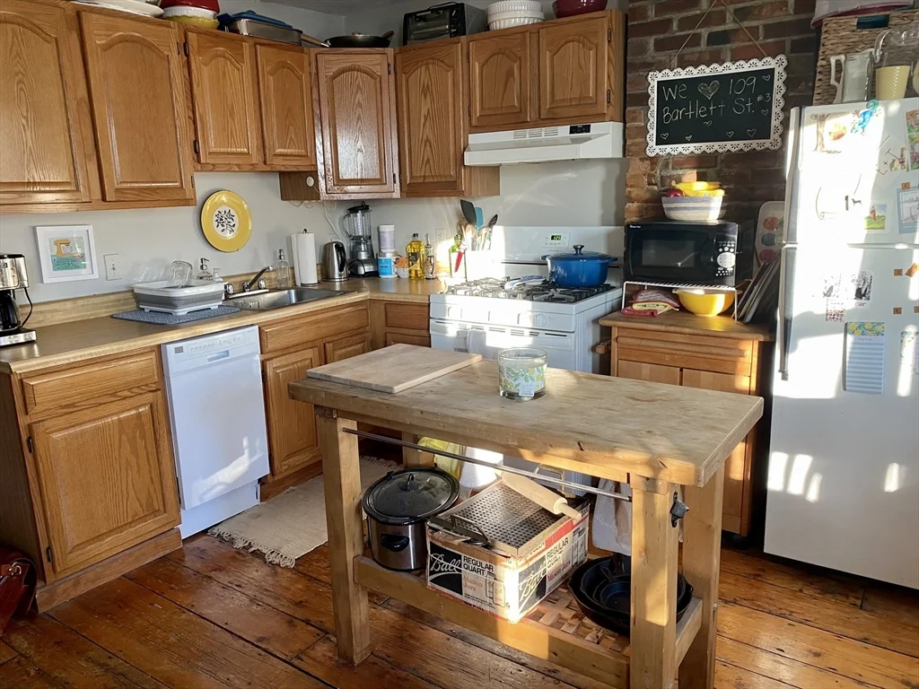 109 Bartlett St, Charlestown