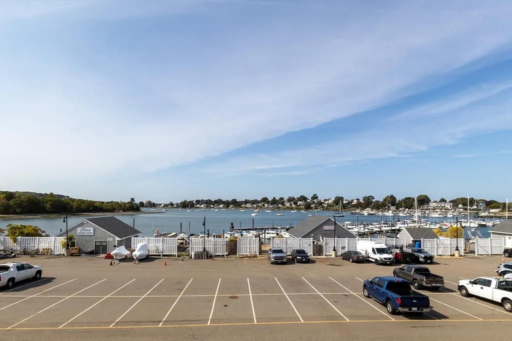 10 Shipyard Dr, Hingham