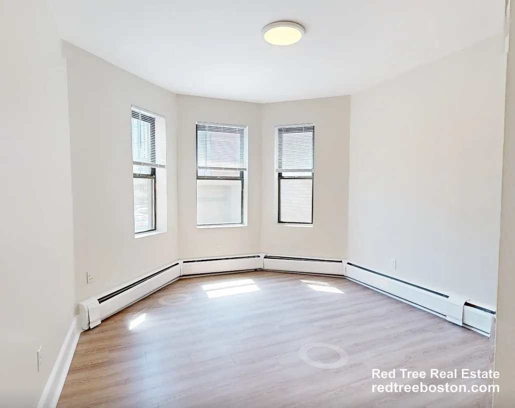 833 Beacon St, Fenway