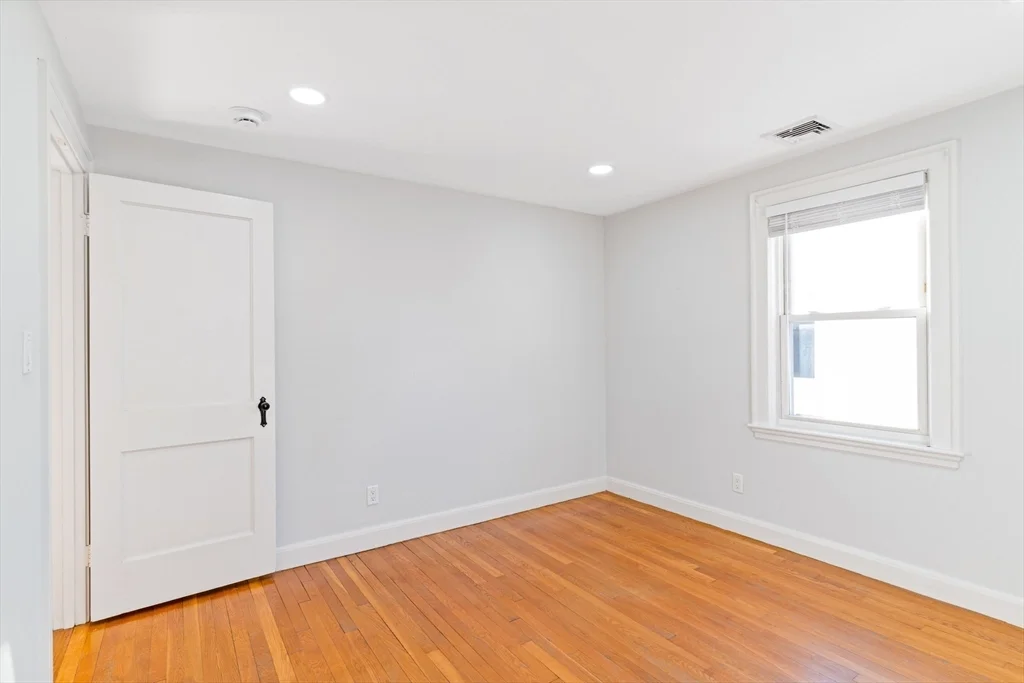 126 Washington Ave, Waltham