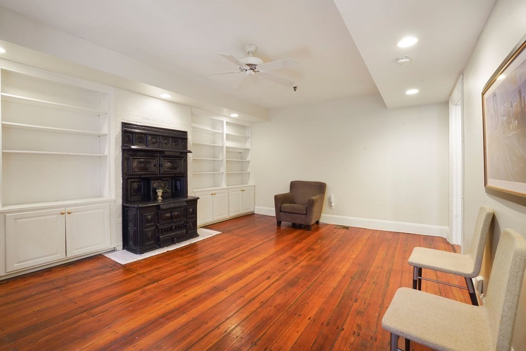 296 Marlborough St, Back Bay