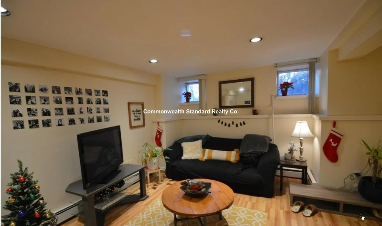 94 Pleasant St, North Brookline