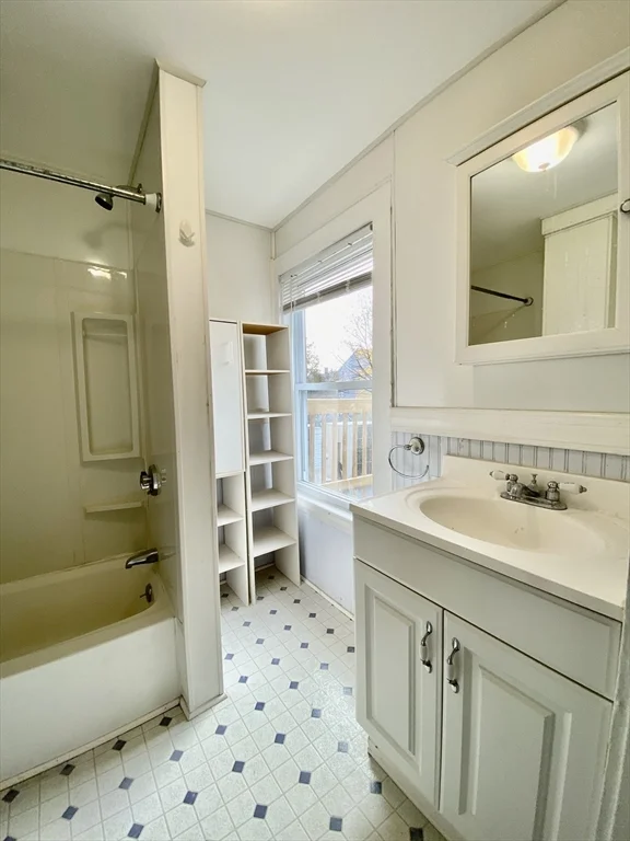 20 Webster Ave, East Somerville