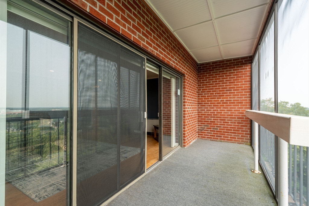 3 Summit Dr, Reading