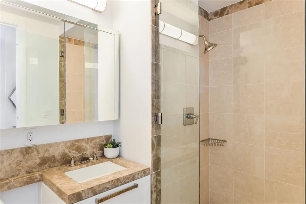 400 Stuart St, Back Bay