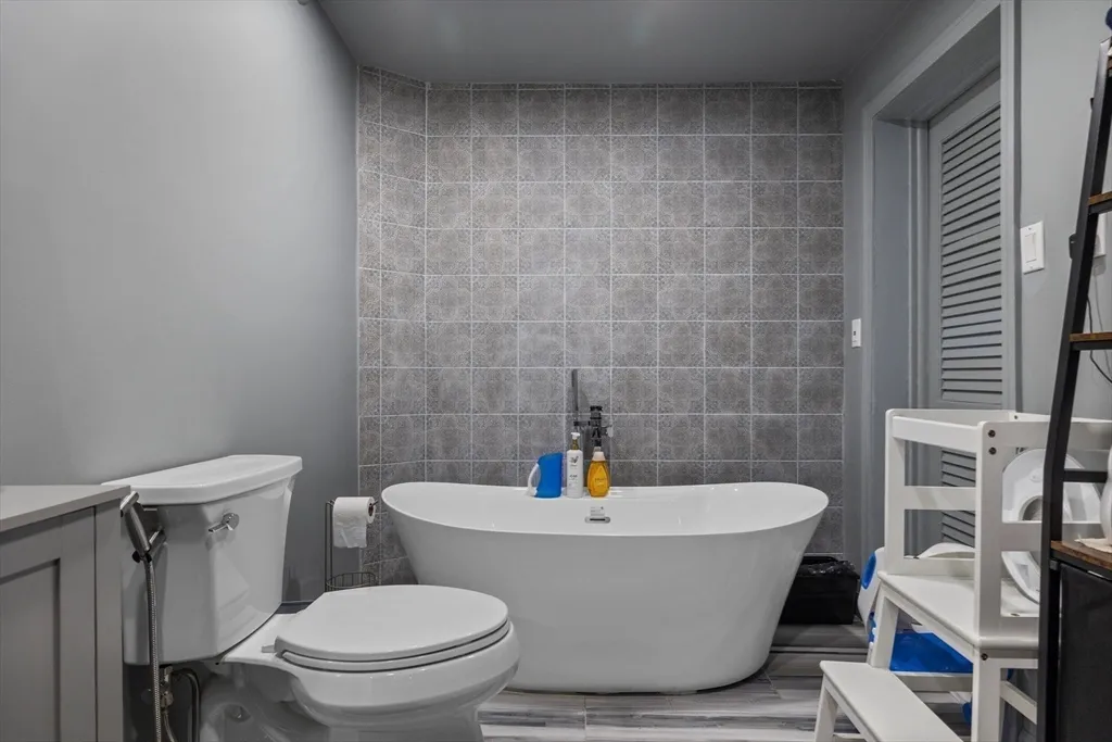 11 Patterson Rd, Lexington