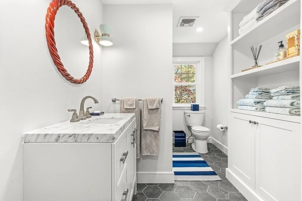 2 Phillips Pond Rd, Natick
