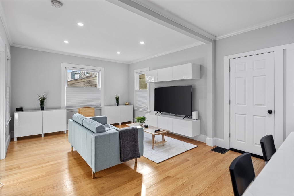 14 Everett St, Medford