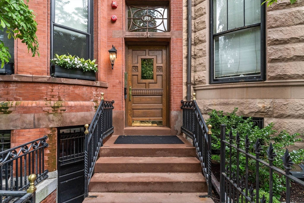 275 Marlborough St, Back Bay