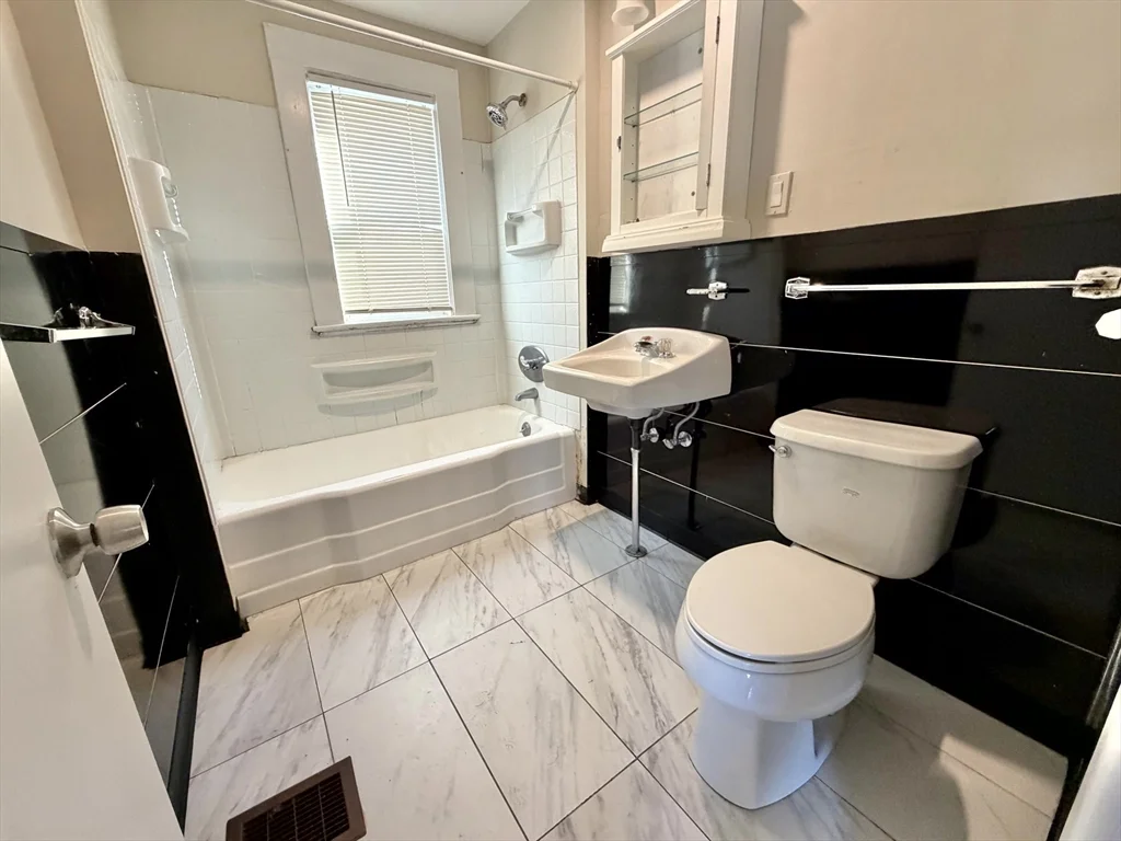 21 Oakland Ave, Everett