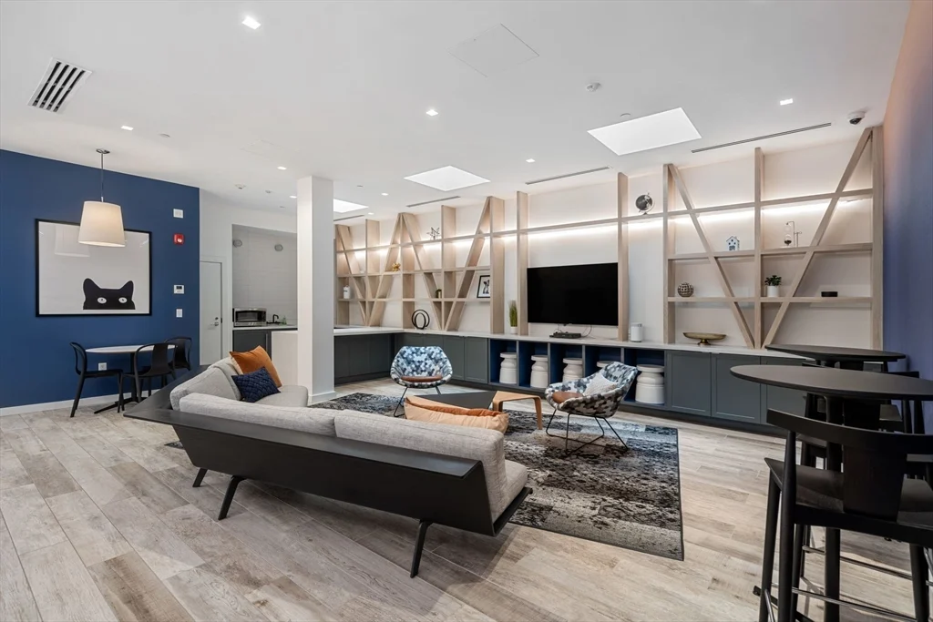 839 Beacon St, Fenway