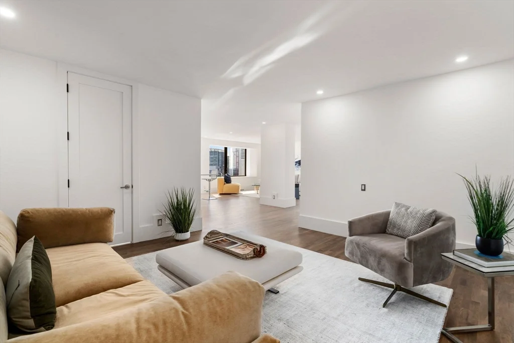 85 E India Row, Waterfront