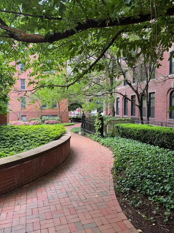 21 Father Francis Gilday St, South End