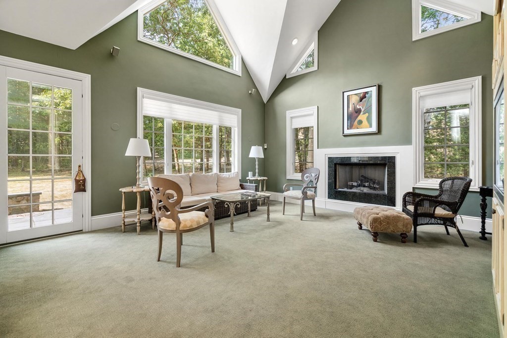 196 Bridle Trail Rd, Needham