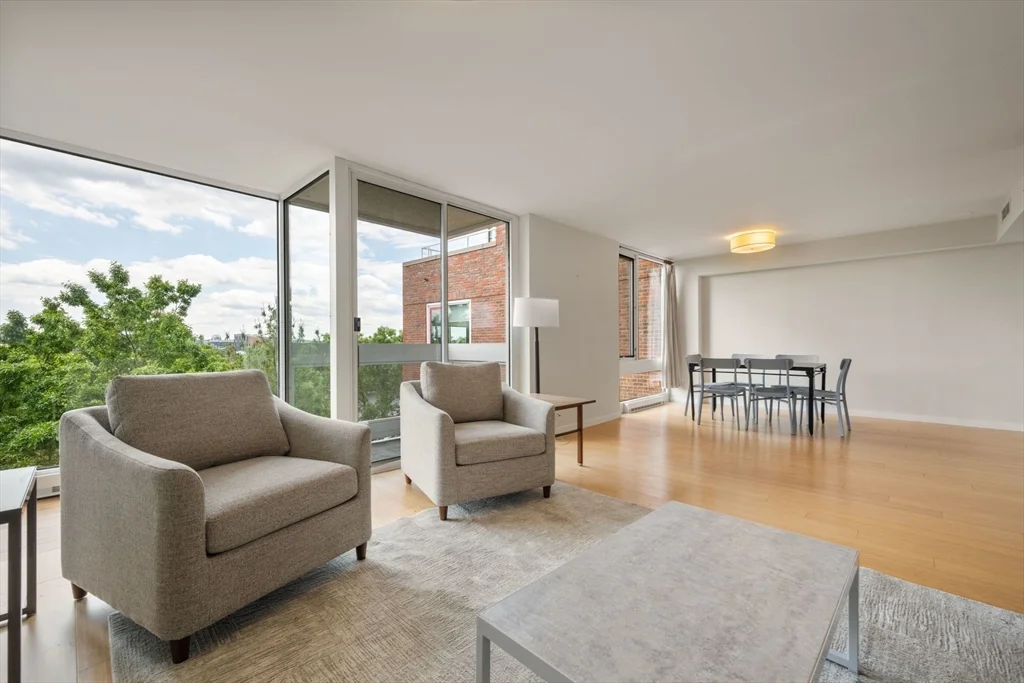 975 Memorial Dr, West Cambridge