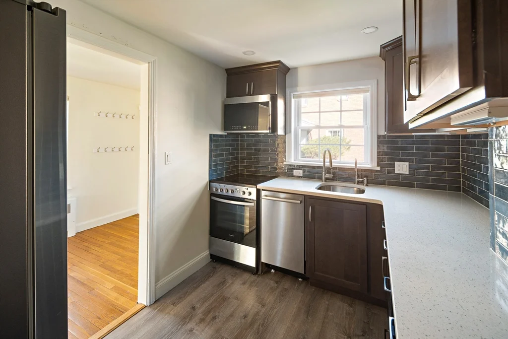 39 Charlesbank Rd, Newton Corner