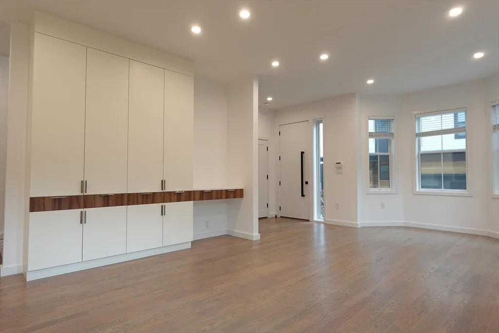 70 Walker, Newton