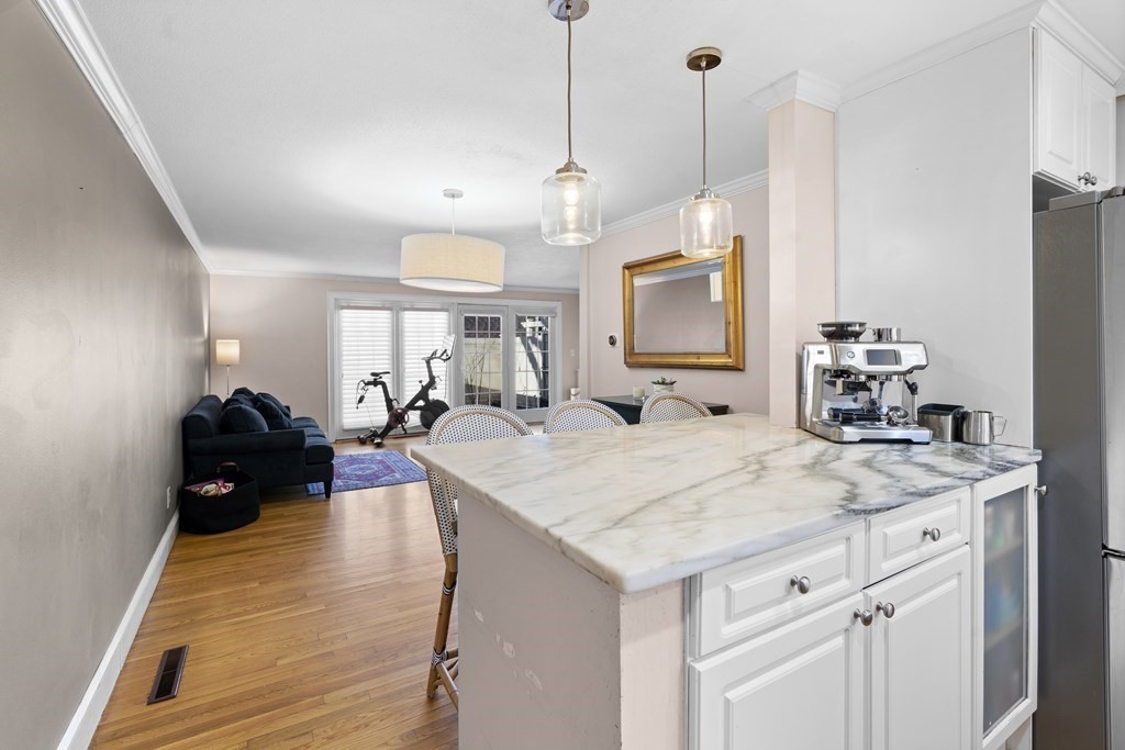 11 Oak St, Wellesley