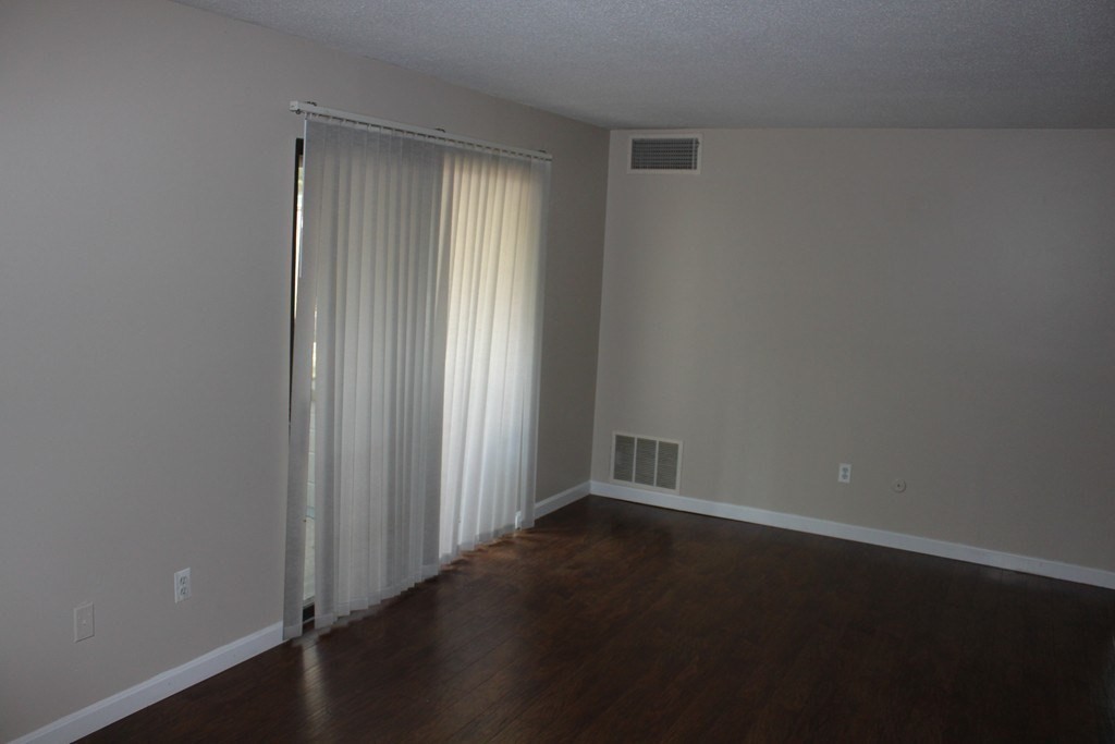 14 Village Green Ln, Natick