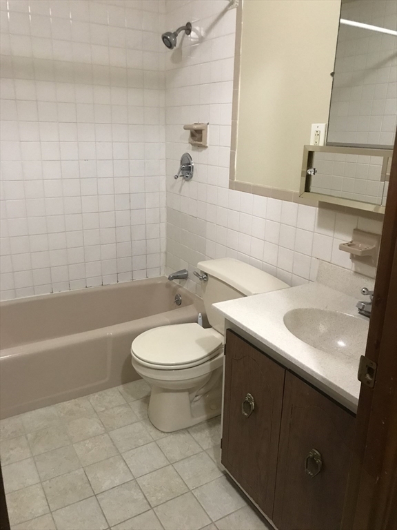 75 Winthrop St, Everett