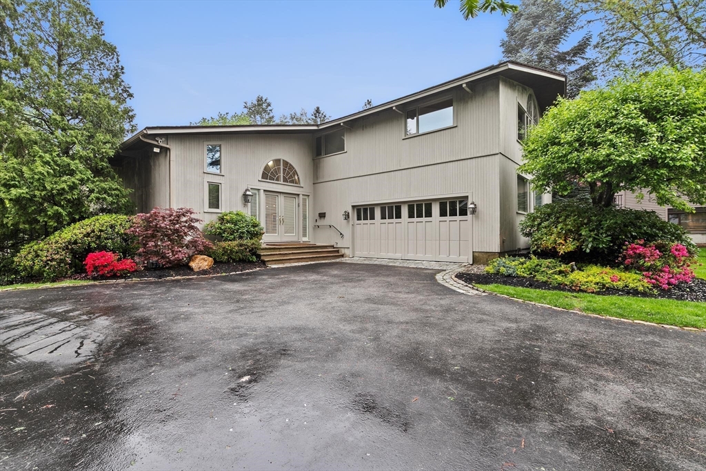 25 Laurus Ln, Newton