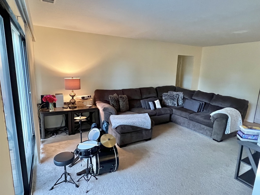 2 Shrewsbury Green Dr, Shrewsbury