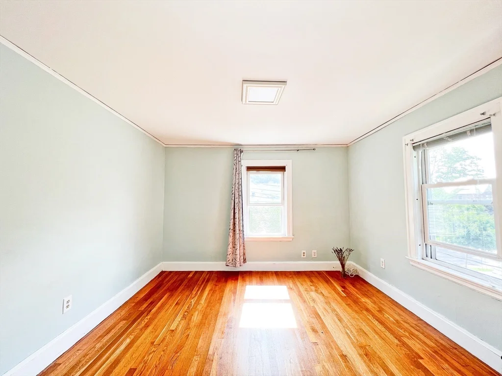 31 Grassmere Rd, Chestnut Hill