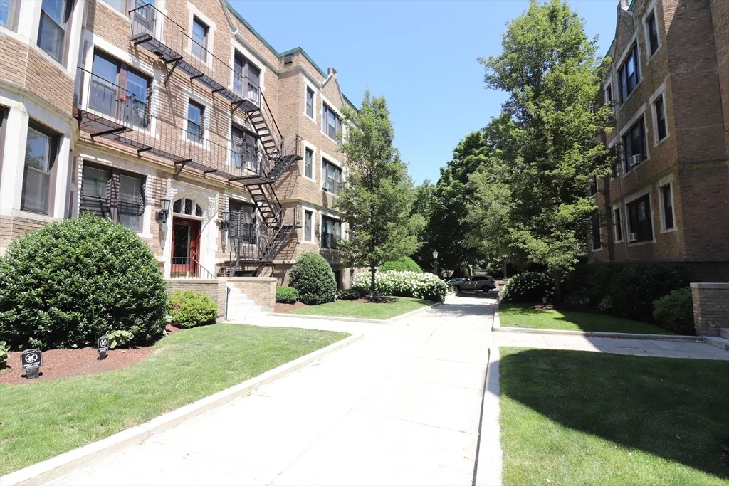 122 Babcock St, Coolidge Corner