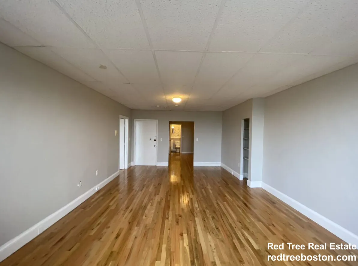 649 Washington St, Oak Square